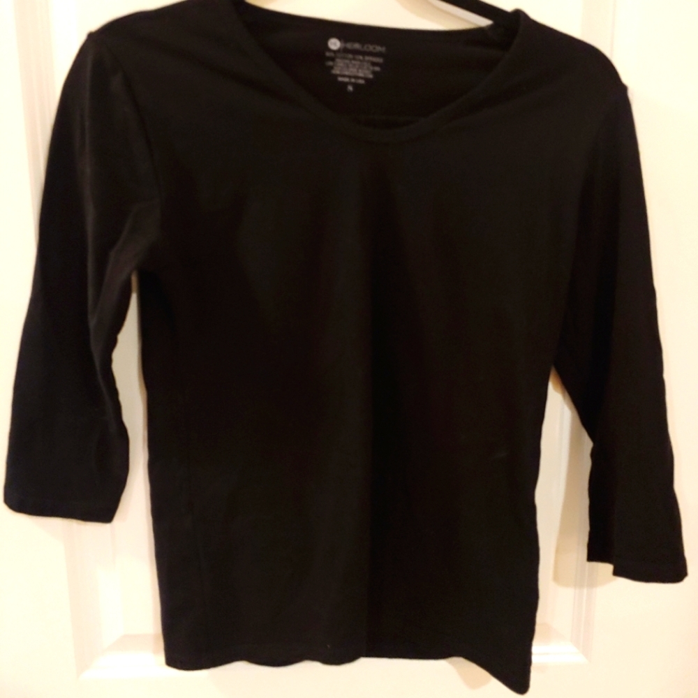 Black scoop neck tee